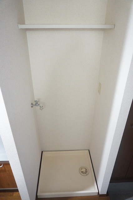 洗面設備　防水バン付きの洗濯機置場