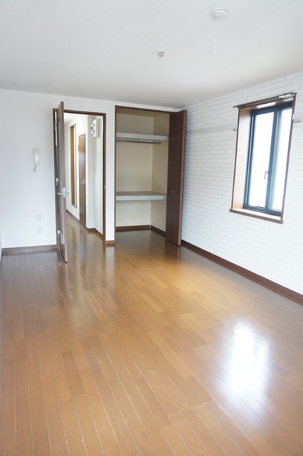 居室・リビング　２面採光の明るい居室