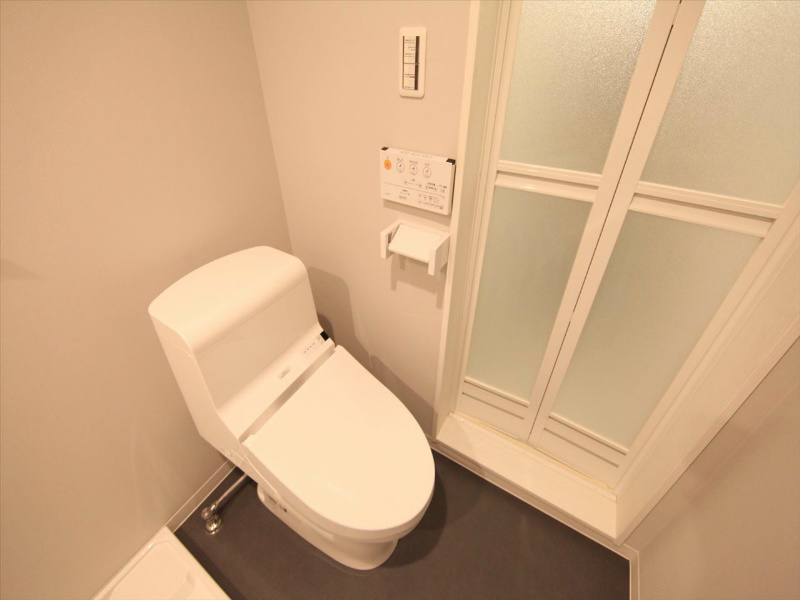 トイレ　温水洗浄暖房便座付トイレ