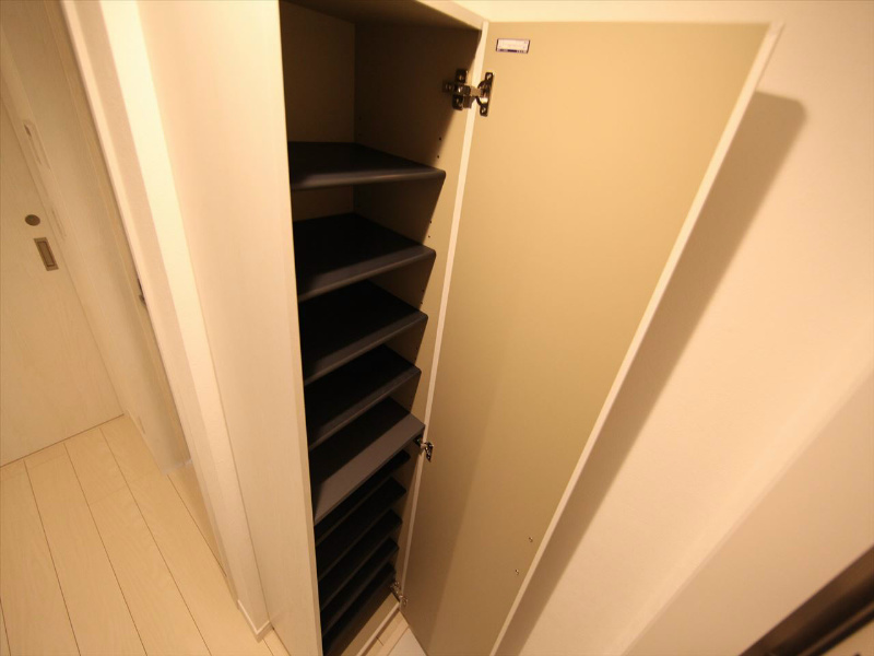 玄関　玄関　シューズボックス付（収納充実してます）