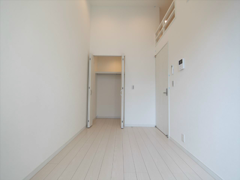 居室・リビング　洋室5.1帖　ロフト5.3帖（収納でもお部屋でも使えます）