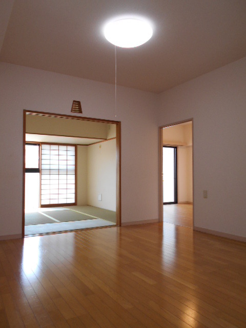 居室・リビング　☆ＤＫ１０．７帖です☆