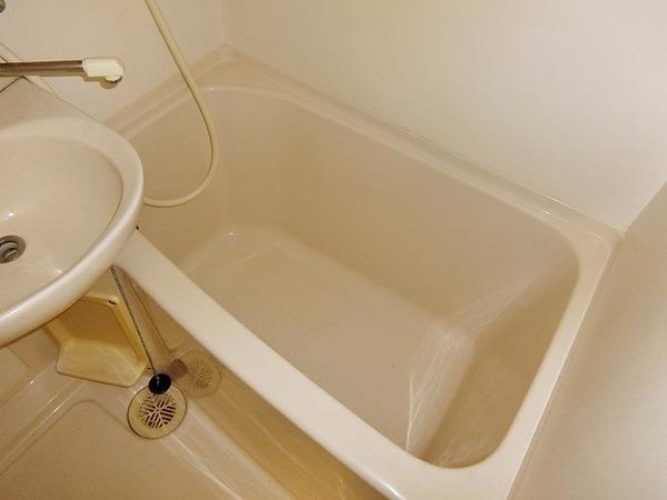 バス・シャワールーム　キレイにリフォームされています！