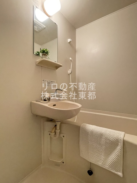 バス・シャワールーム　洗面ボールと一体型のバスルームです♪