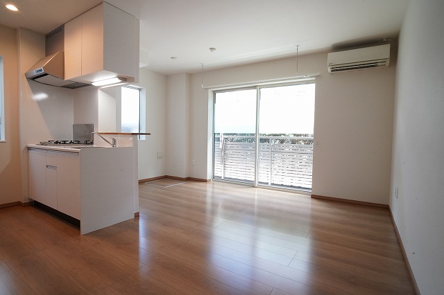 居室・リビング　内観1