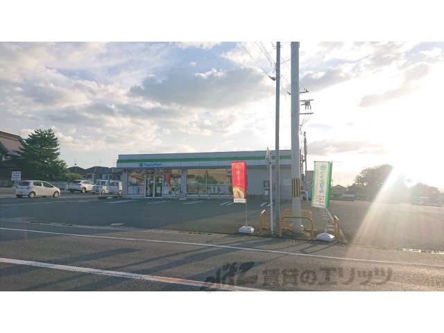 コンビニ　ファミリーマート天理柳本店（コンビニ）まで900m