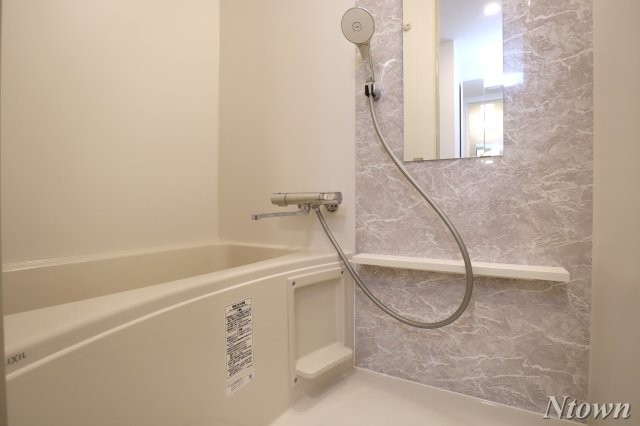 バス・シャワールーム　落ち着いた空間のお風呂です