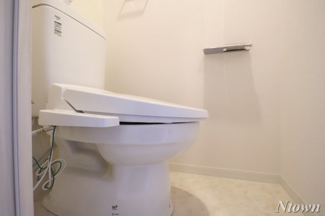 トイレ　落ち着いた色調のトイレです