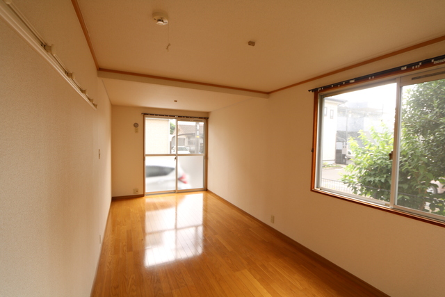 居室・リビング　☆２面採光の南向き☆