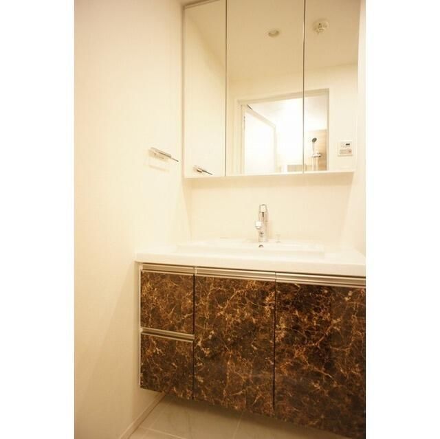 洗面設備　写真は同タイプ住居です。