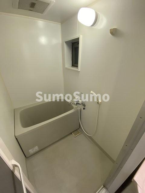 バス・シャワールーム　コンパクトで使いやすいお風呂です