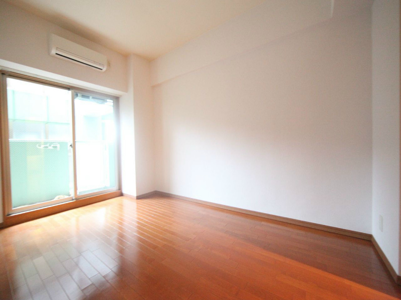 バルコニー　洋室8.1帖　南向きバルコニー