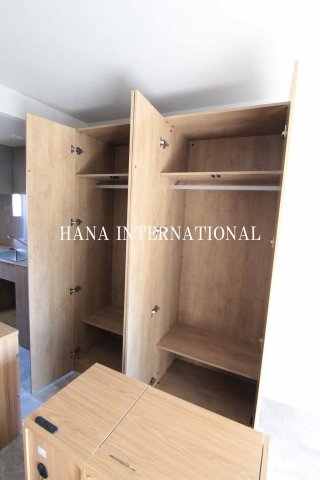 収納　洋服をたくさん掛けられるタイプの収納付きです。