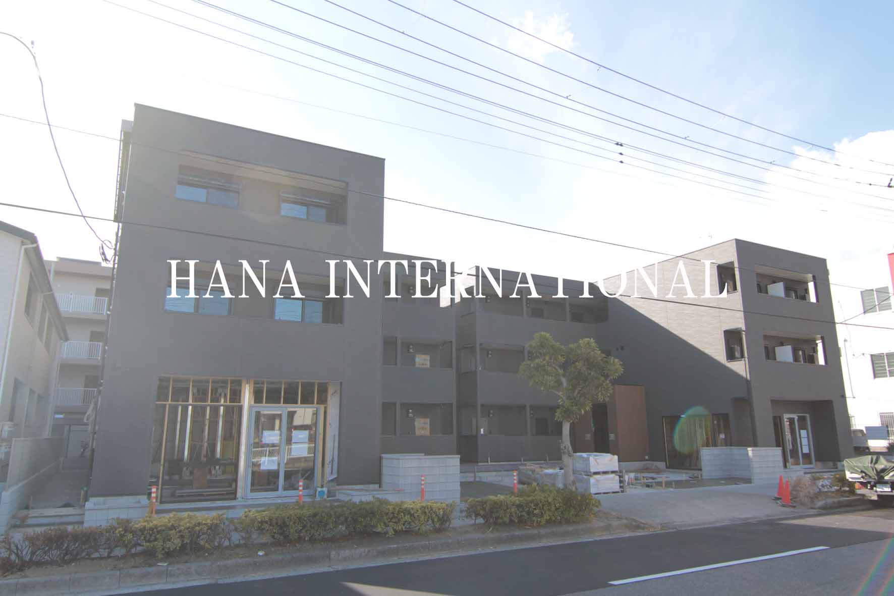 建物外観　シンメトリーの落ち着いた外観です