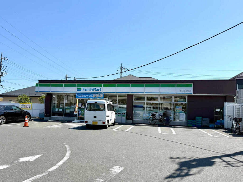 コンビニ　ファミリーマート富士見台二丁目店（コンビニ）まで40m