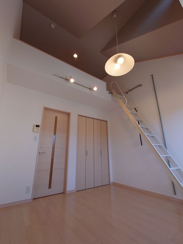 居室・リビング　☆明るい洋室☆