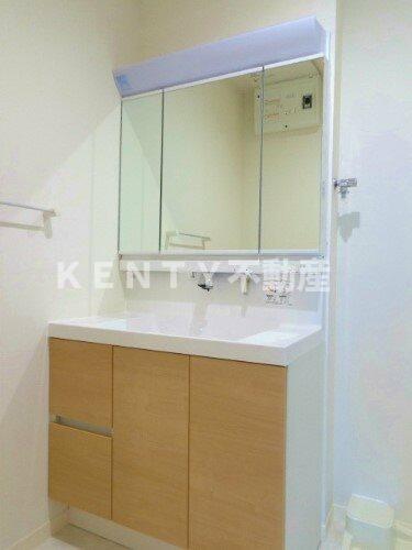 洗面設備　スペースが確保できる洗面所です