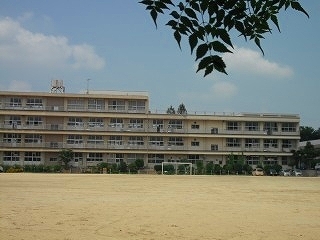 小学校　瀬戸小学校（小学校）まで650m