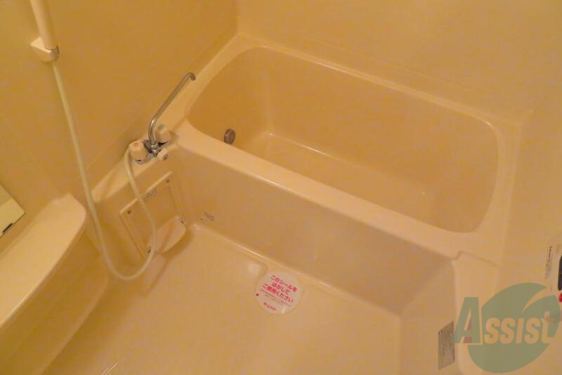 バス・シャワールーム　浴室は、こんな感じで追い焚き機能も付いています。