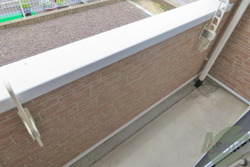 バルコニー　バルコニーは、こんな感じで洗濯物も楽々ですね。