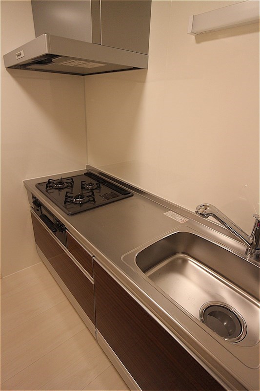 キッチン　※別号室の写真です。3口コンロ設置済み♪