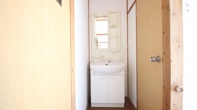 洗面設備　シャワー付き洗面台です♪