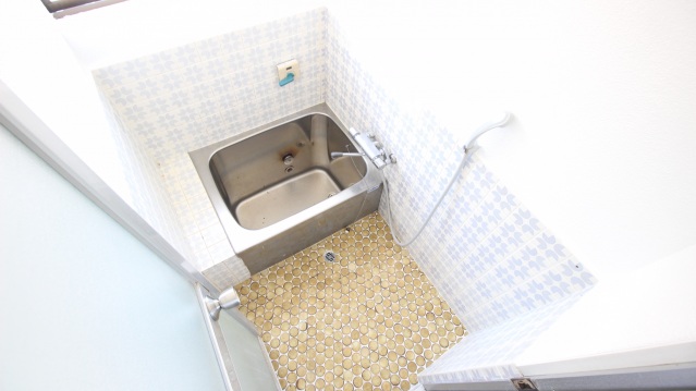 バス・シャワールーム　窓があるので換気にも便利♪