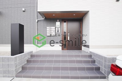 エントランス　落ち着いたエントランスです