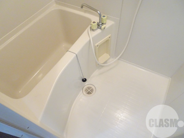 バス・シャワールーム　キレイにリフォームされています♪