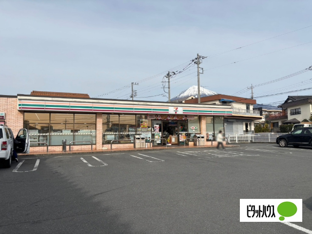 コンビニ　セブンイレブン富士宮富士見ケ丘店（コンビニ）まで502m