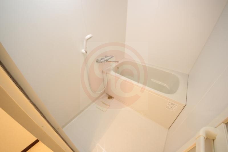 バス・シャワールーム　落ち着いた空間のお風呂です