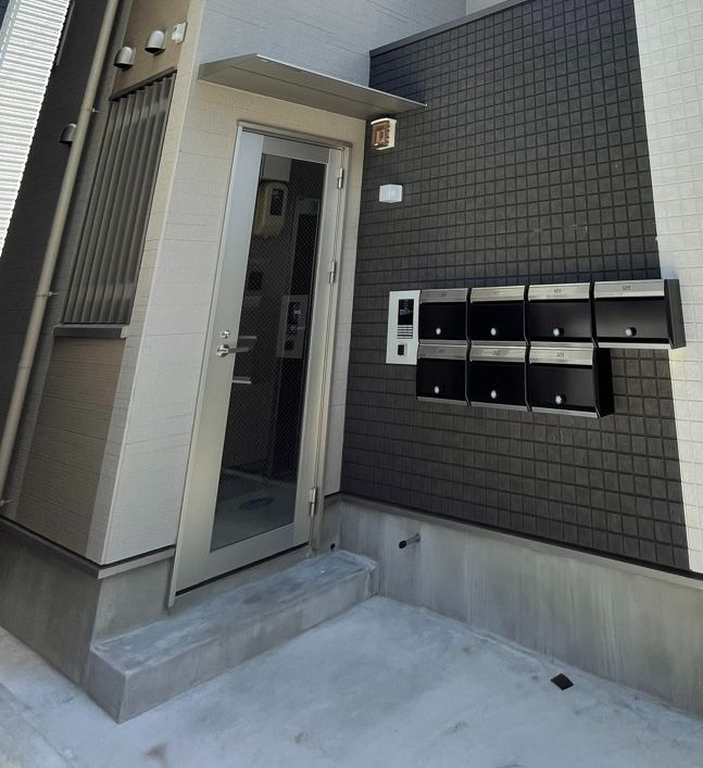 セキュリティ　オートロック付き集合玄関なので防犯面も安心です♪