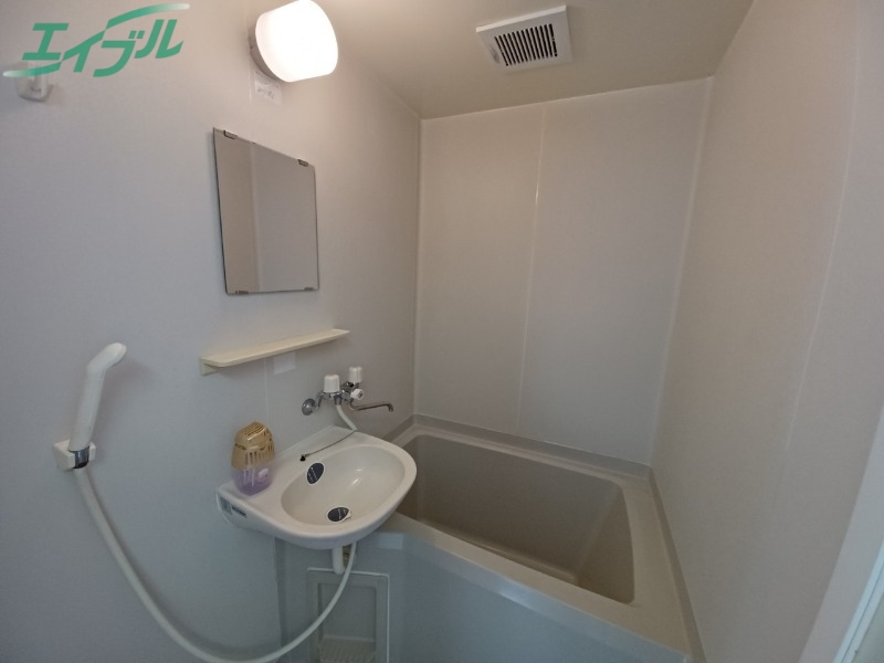 バス・シャワールーム　同型参考写真