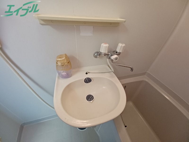 洗面設備　同型参考写真