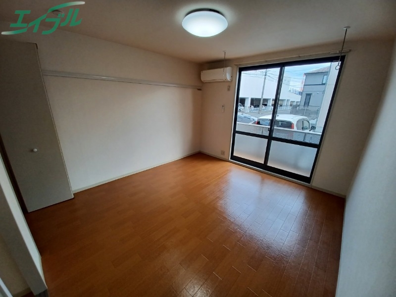 居室・リビング　同型参考写真