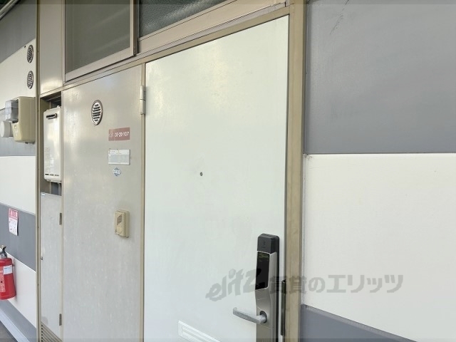 玄関　インターフォン