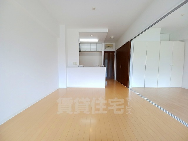 居室・リビング　同物件別部屋