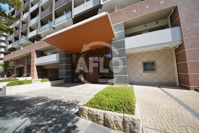 エントランス　ロイヤルパークス桃坂　エントランス