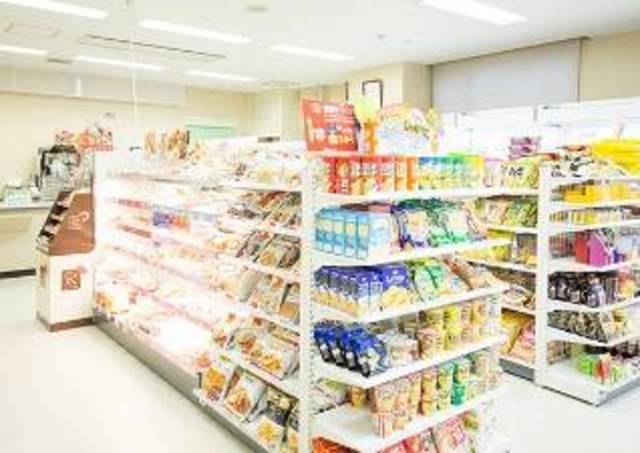 コンビニ　ニューヤマザキデイリーストア七山病院店（コンビニ）まで740m