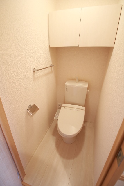 トイレ　※別室の参考写真の為、現況優先です。