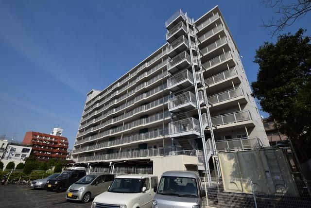 建物外観　地上9階建て