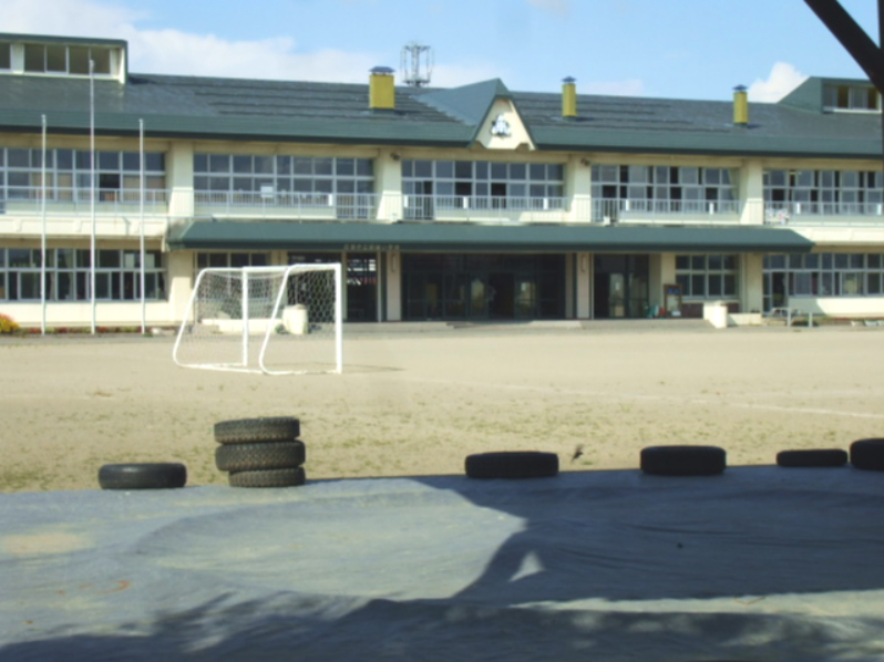 小学校　花巻市立南城小学校（小学校）まで329m