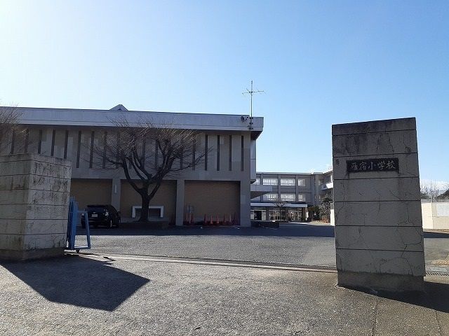 小学校　雁宿小学校（小学校）まで440m