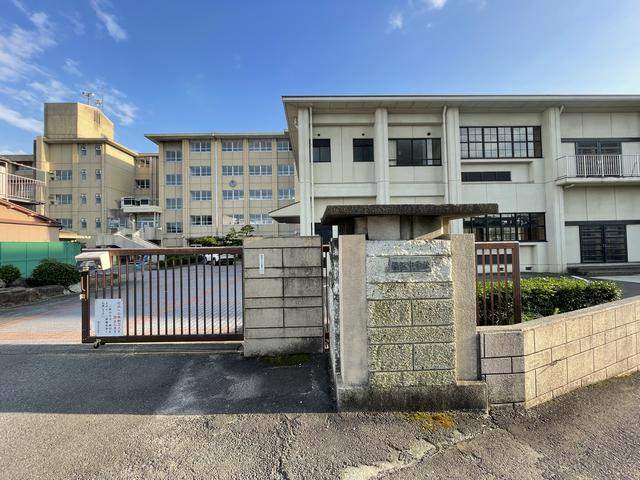中学校　稲沢市立稲沢中学校（中学校）まで411m