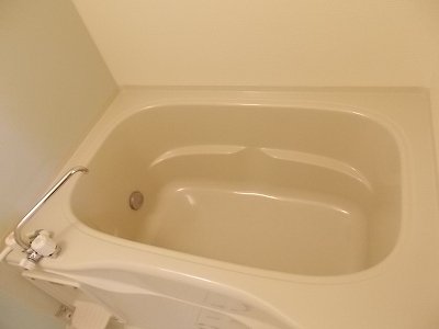 バス・シャワールーム　コンパクトで使いやすいお風呂です