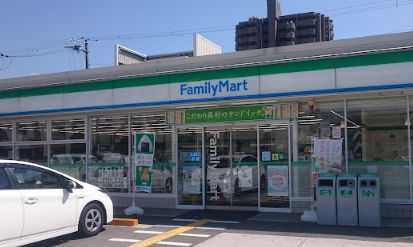 コンビニ　ファミリーマート 背戸口一丁目店（コンビニ）まで364m