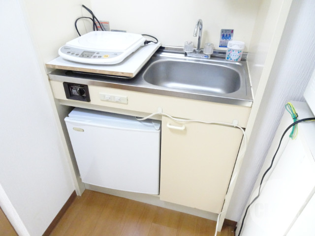 キッチン　ミニ冷蔵庫＆ＩＨクッキングヒーター付き♪