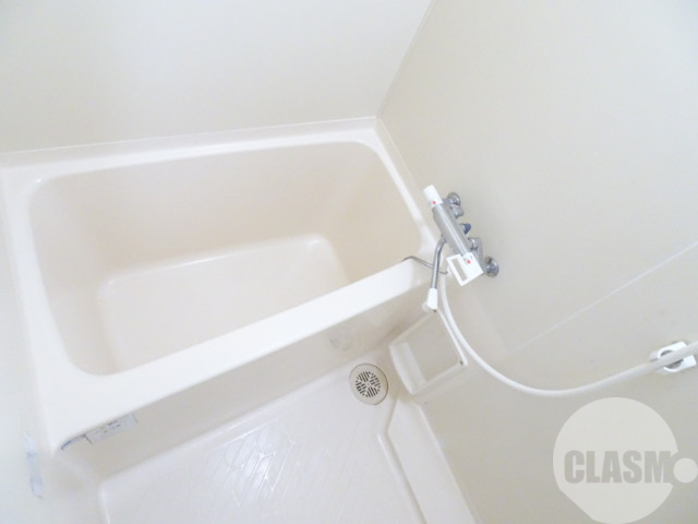 バス・シャワールーム　キレイにリフォームされています♪