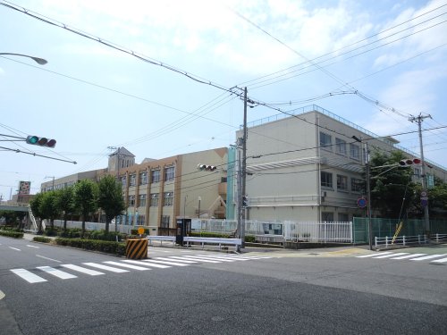 小学校　神戸市立本山第三小学校（小学校）まで256m