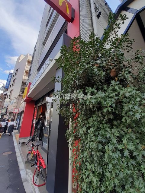 飲食店　マクドナルド早稲田駅前店（飲食店）まで218m